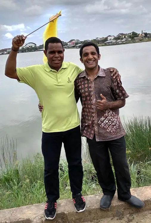 Papua bersenyum